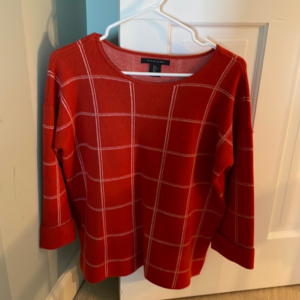 Tahari orange 3/4 sleeve sweater
